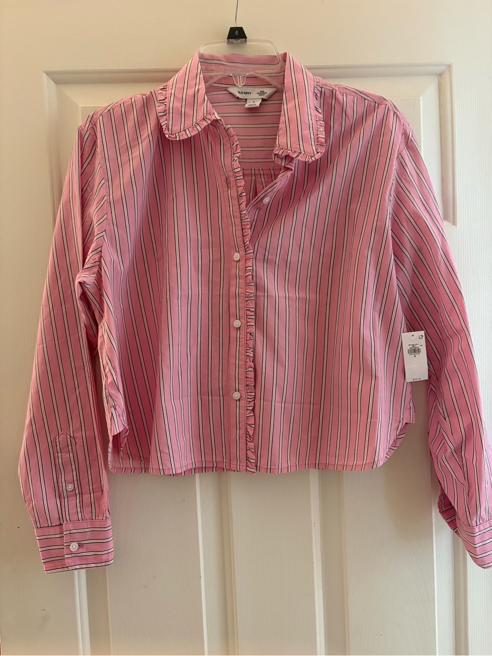 Old Navy Women’s Button Up Long Sleeve Cropped Shirt.  Pink With Ruffled Accents